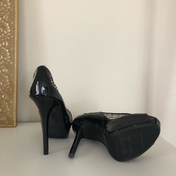 Heels - Picture 4 of 4